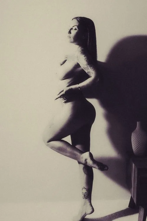 erika in mexico artistic nude photography room noir